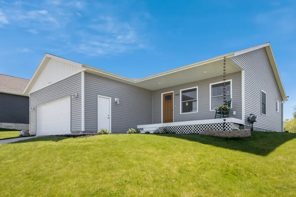 1335 Umber Drive Garfield Charter Township MI 49696