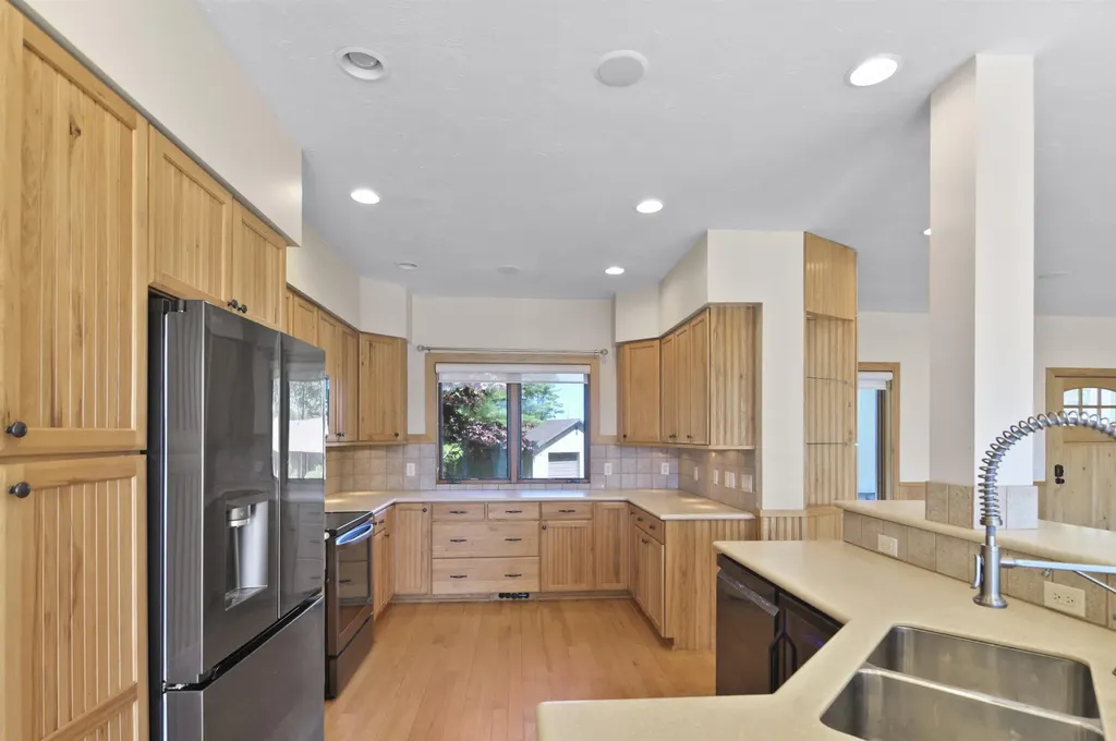 8885 W Isle Drive Elk Township MI 49644