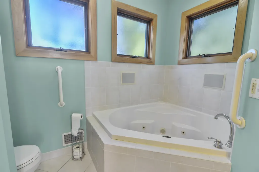 8885 W Isle Drive Elk Township MI 49644