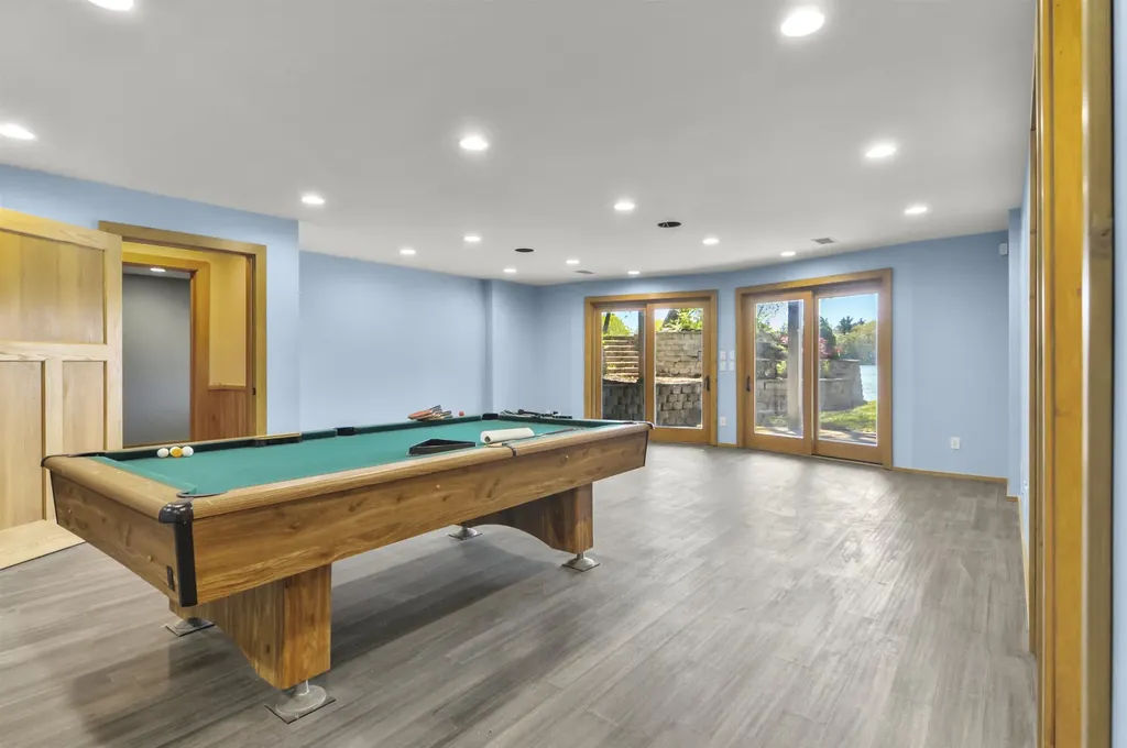 8885 W Isle Drive Elk Township MI 49644
