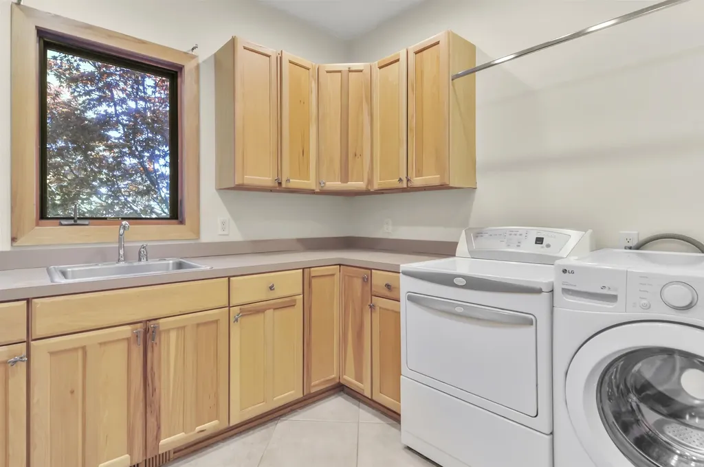 8885 W Isle Drive Elk Township MI 49644