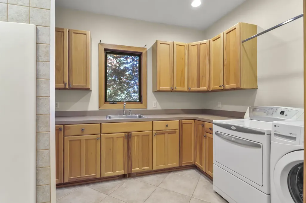 8885 W Isle Drive Elk Township MI 49644