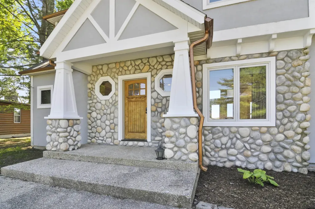 8885 W Isle Drive Elk Township MI 49644