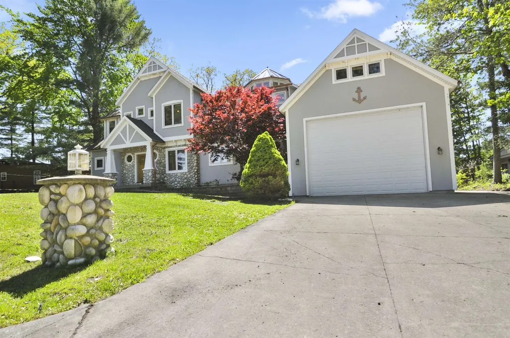 8885 W Isle Drive Elk Township MI 49644