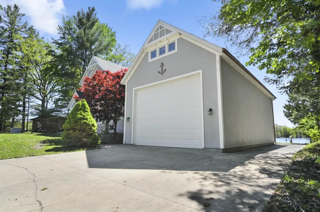 8885 W Isle Drive Elk Township MI 49644
