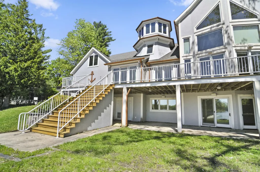 8885 W Isle Drive Elk Township MI 49644