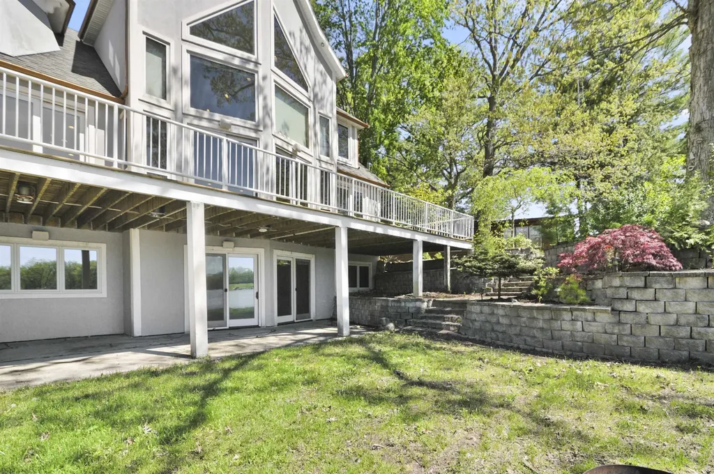 8885 W Isle Drive Elk Township MI 49644