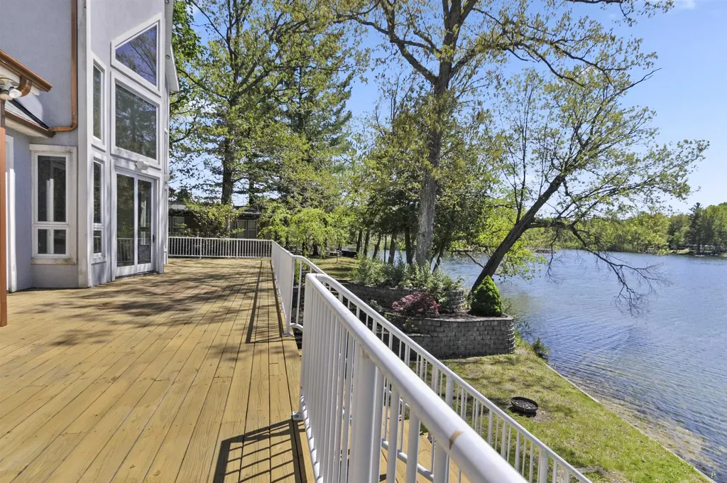 8885 W Isle Drive Elk Township MI 49644