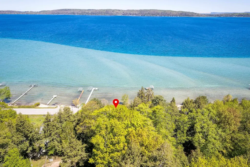 1515 South Shore East Crystal Lake Township MI 49635