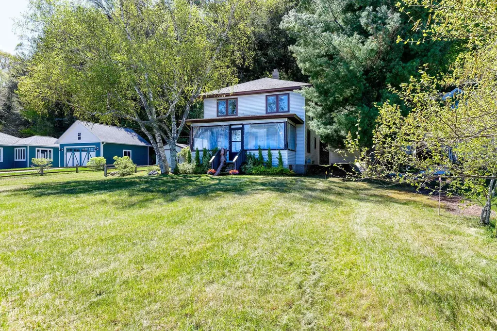 1515 South Shore East Crystal Lake Township MI 49635