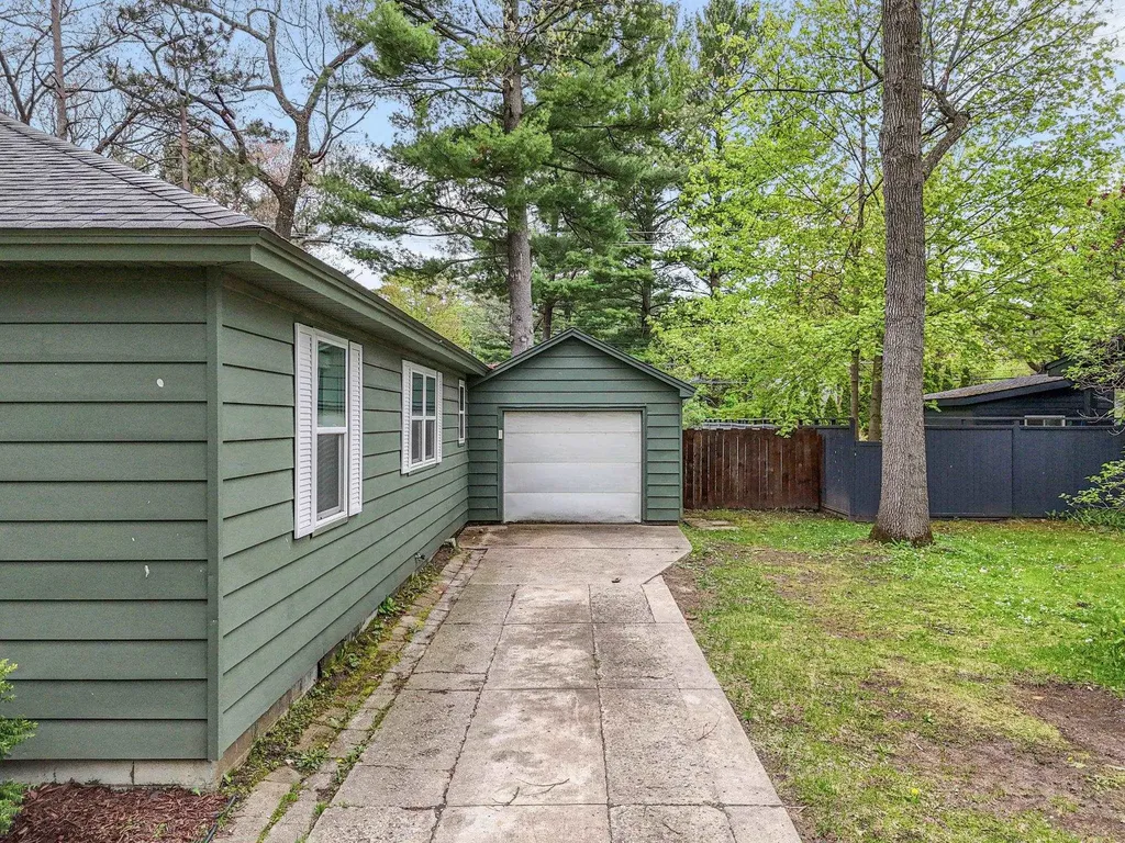 522 Cromwell Drive Traverse City City MI 49686