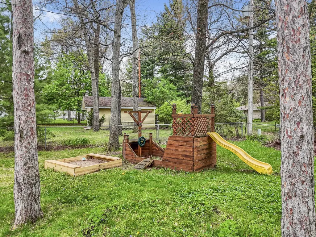 522 Cromwell Drive Traverse City City MI 49686