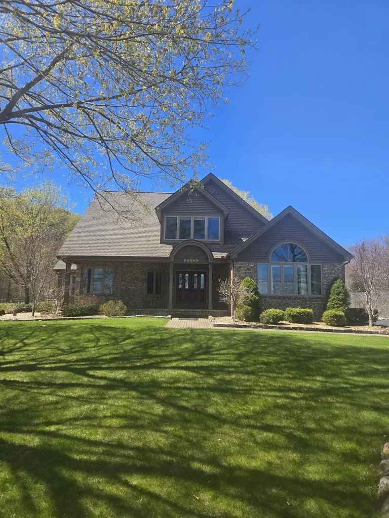 12535 Bluff Road Peninsula Township MI 49686