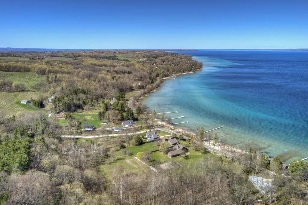 12535 Bluff Road Peninsula Township MI 49686