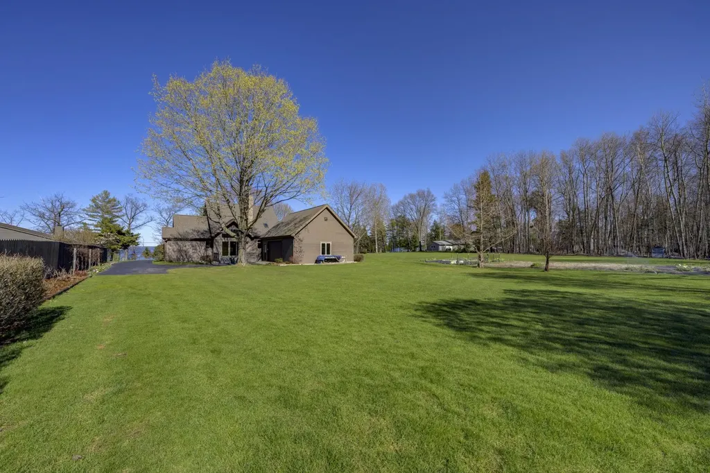 12535 Bluff Road Peninsula Township MI 49686