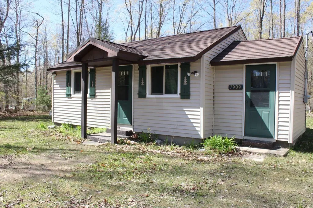 7939 NE Beechnut Street Coldsprings Township MI 49646