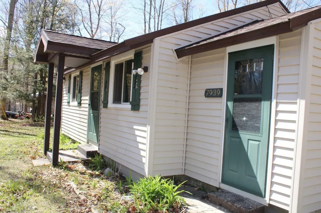 7939 NE Beechnut Street Coldsprings Township MI 49646