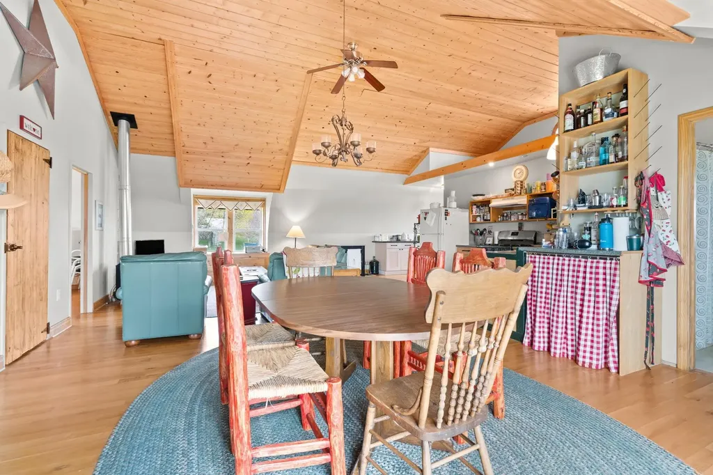 11751 Center Road Peninsula Township MI 49686