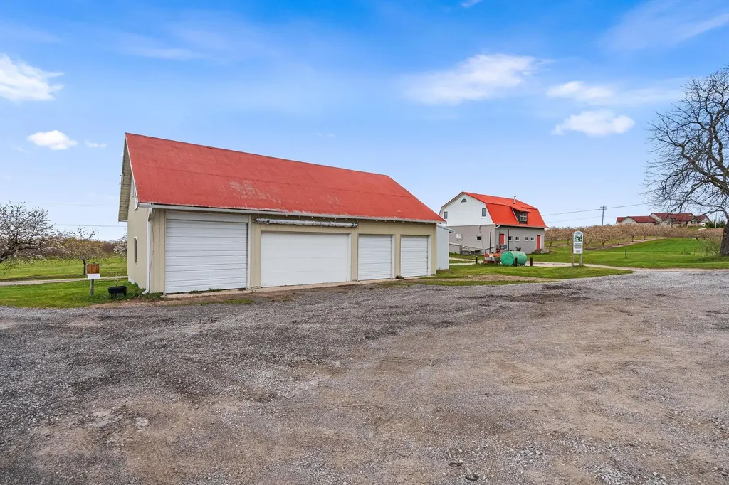 11751 Center Road Peninsula Township MI 49686