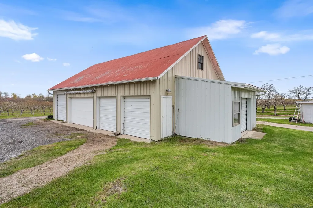 11751 Center Road Peninsula Township MI 49686