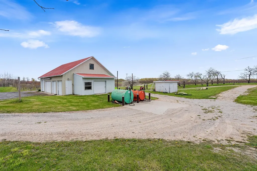 11751 Center Road Peninsula Township MI 49686