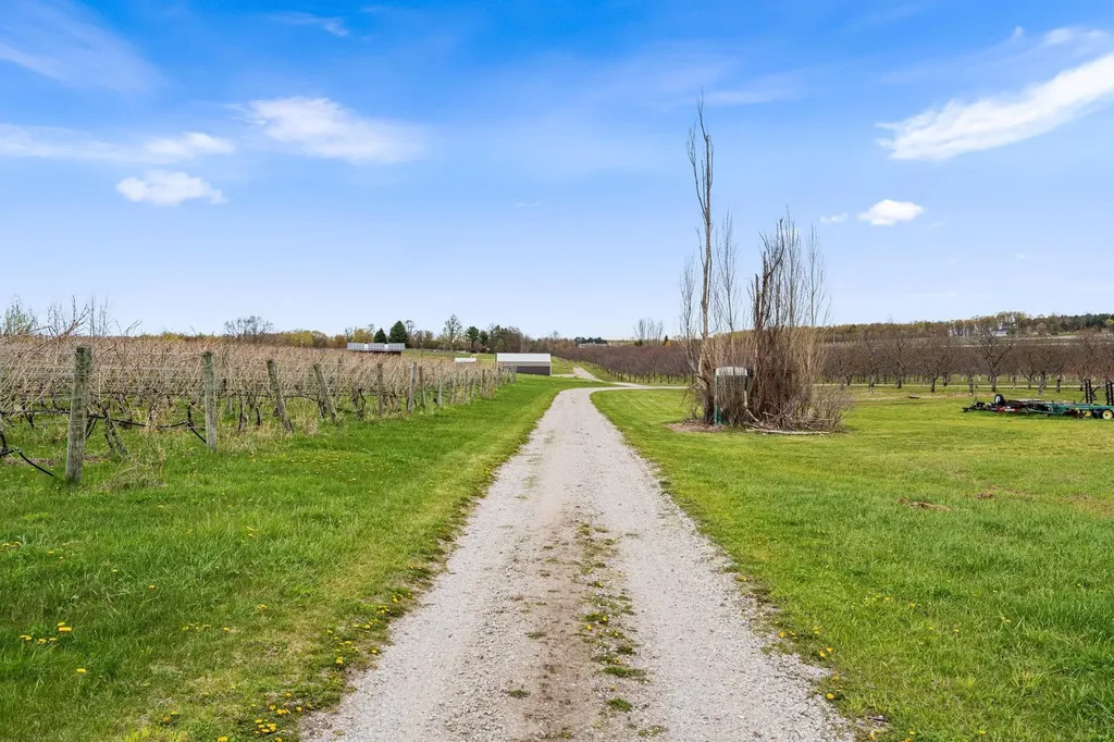 11751 Center Road Peninsula Township MI 49686