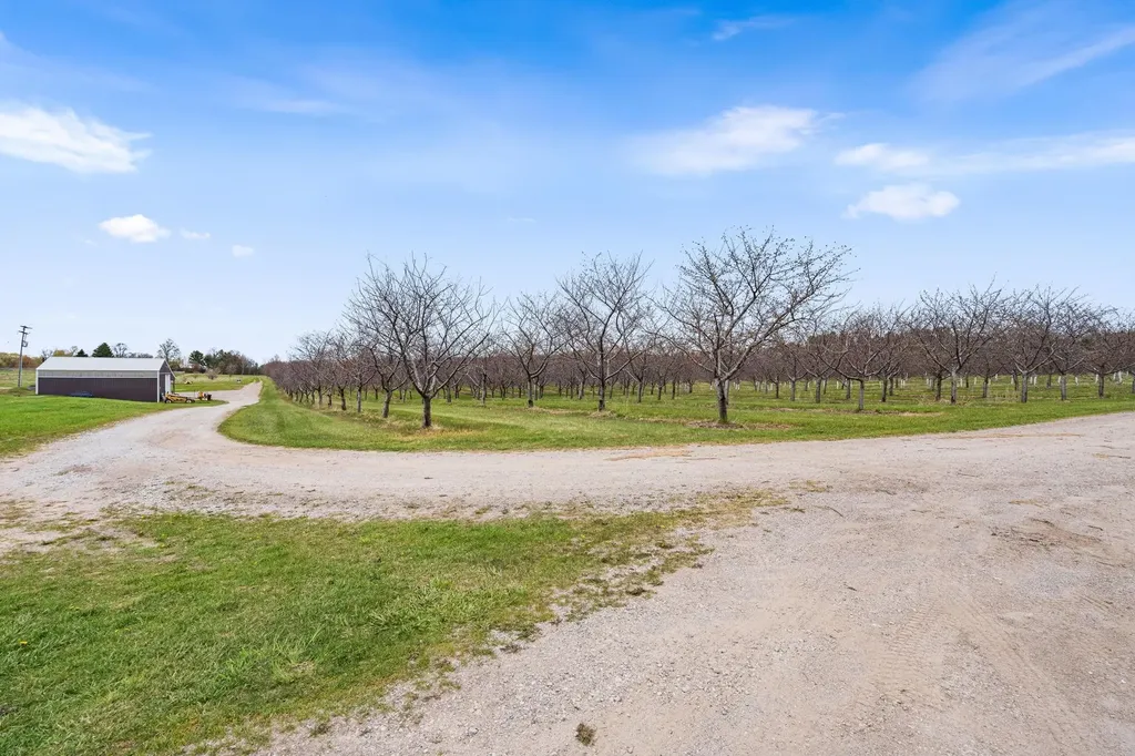 11751 Center Road Peninsula Township MI 49686