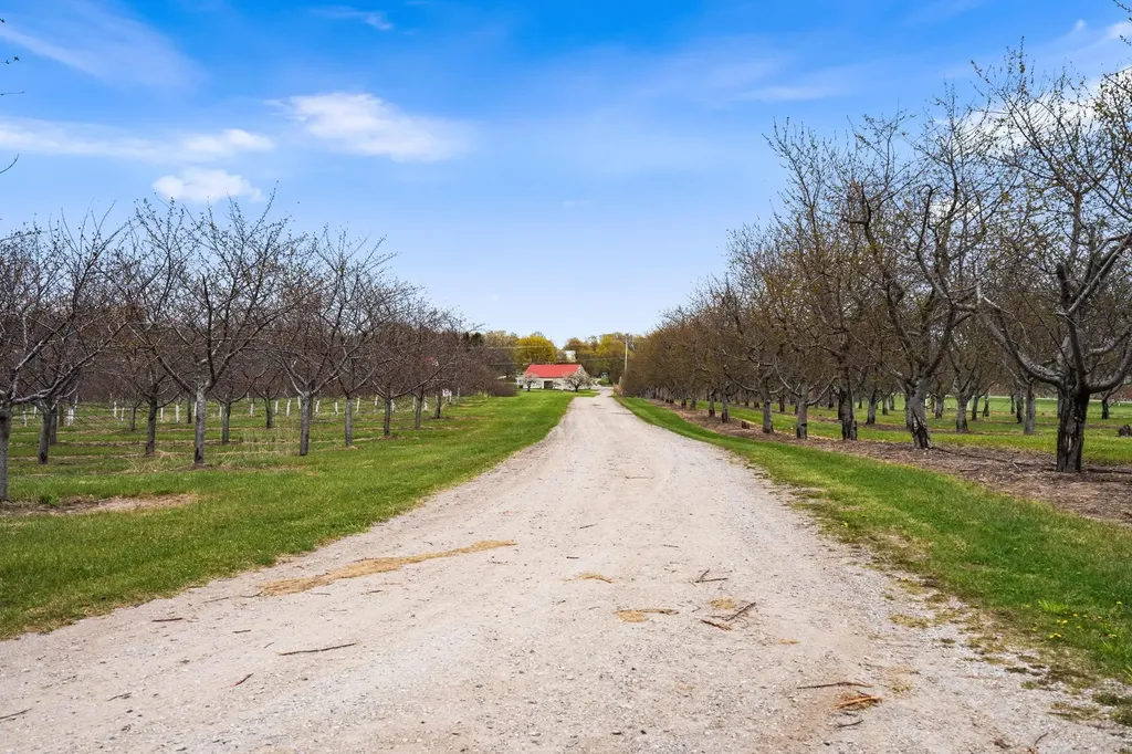 11751 Center Road Peninsula Township MI 49686