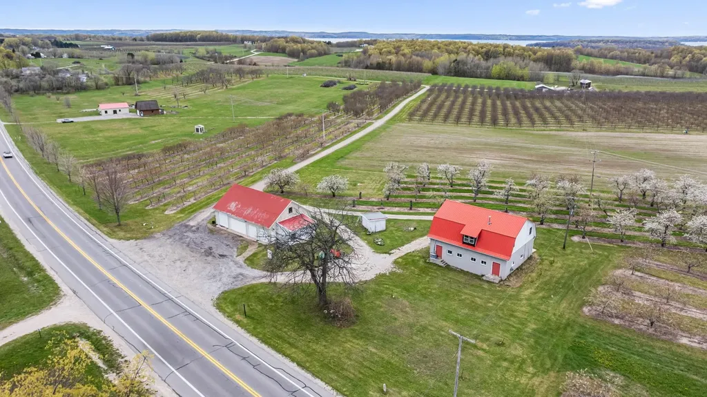 11751 Center Road Peninsula Township MI 49686