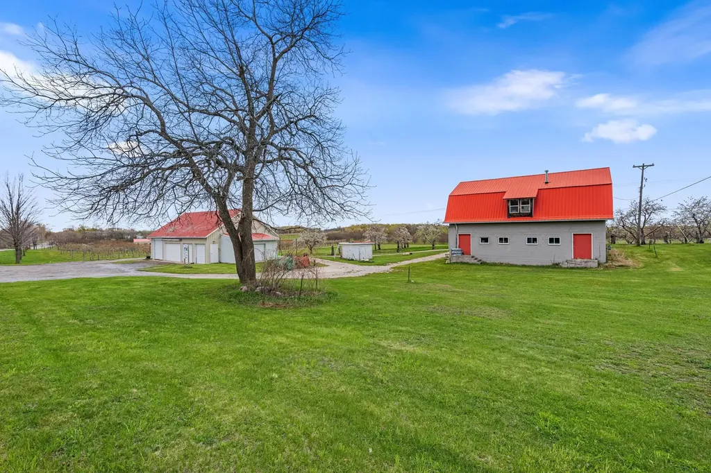 11751 Center Road Peninsula Township MI 49686
