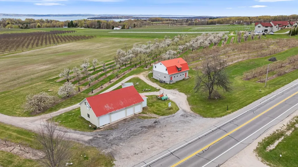 11751 Center Road Peninsula Township MI 49686