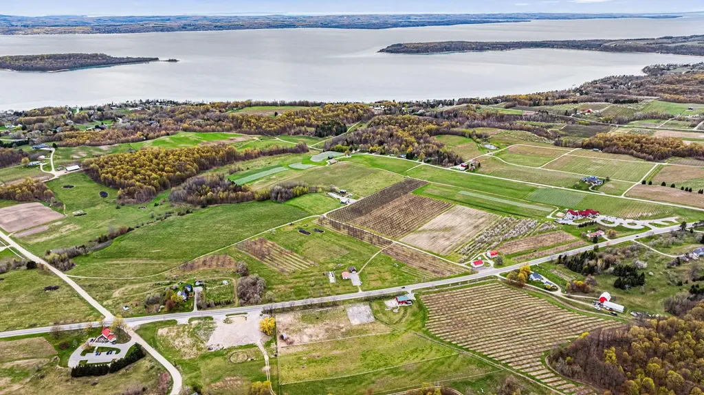 11751 Center Road Peninsula Township MI 49686