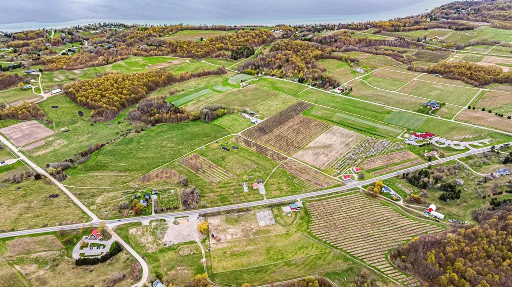 11751 Center Road Peninsula Township MI 49686