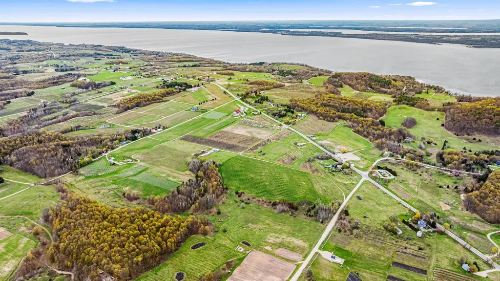 11751 Center Road Peninsula Township MI 49686