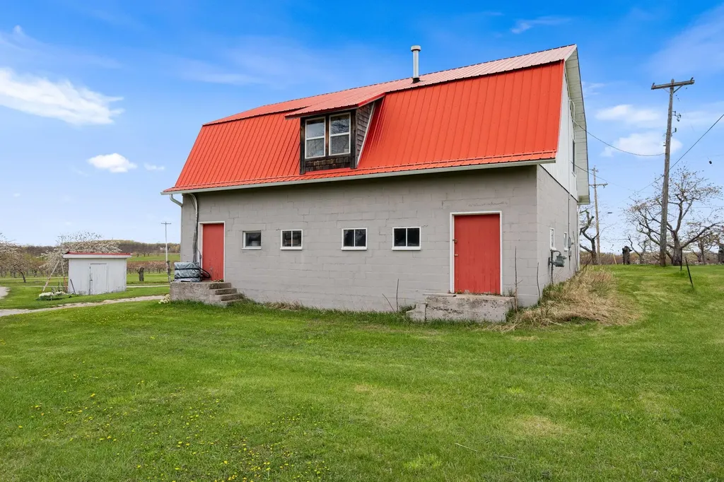 11751 Center Road Peninsula Township MI 49686