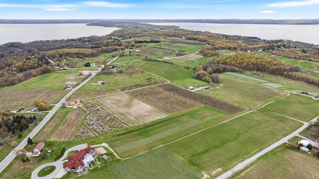 11751 Center Road Peninsula Township MI 49686