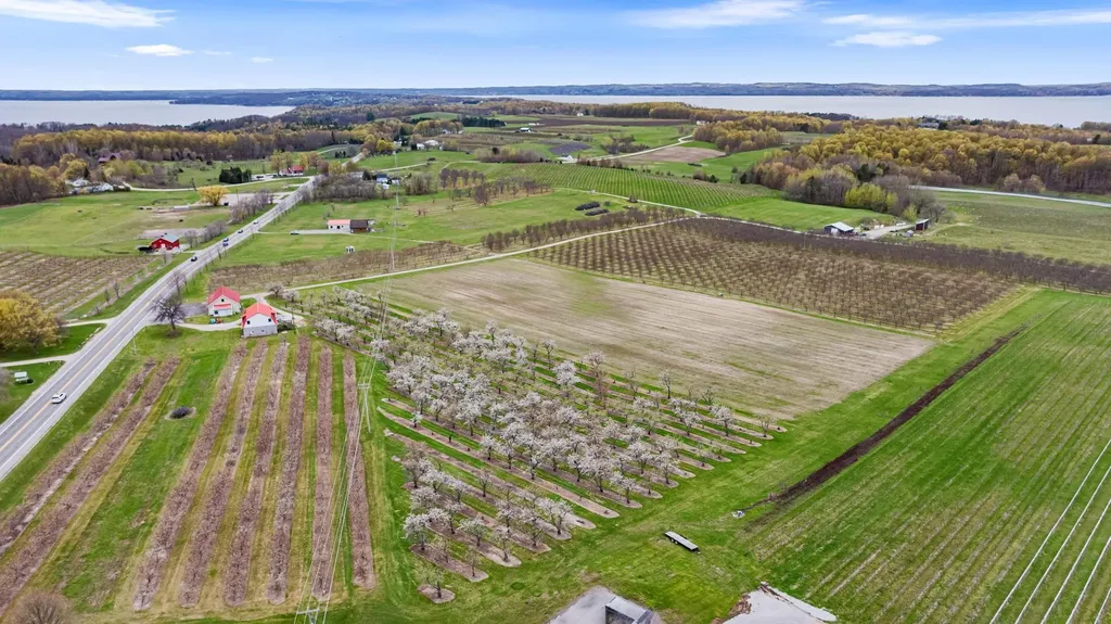 11751 Center Road Peninsula Township MI 49686