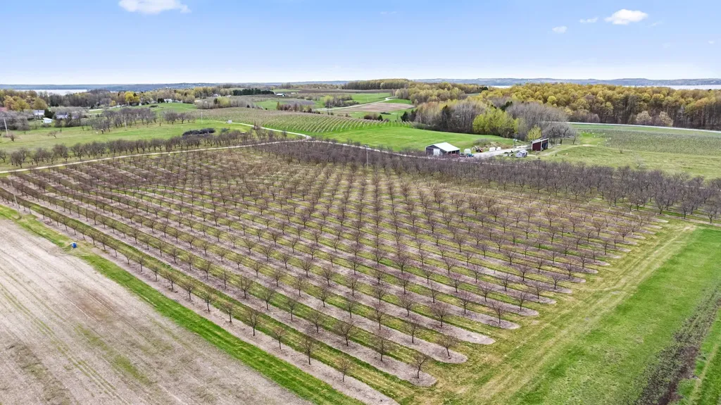 11751 Center Road Peninsula Township MI 49686