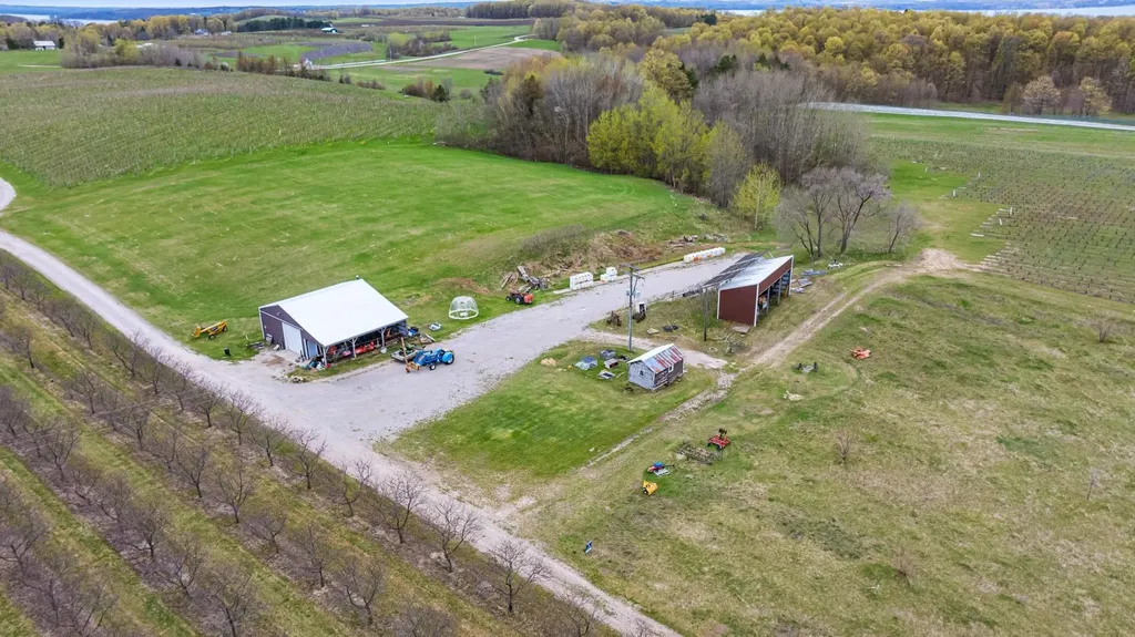 11751 Center Road Peninsula Township MI 49686