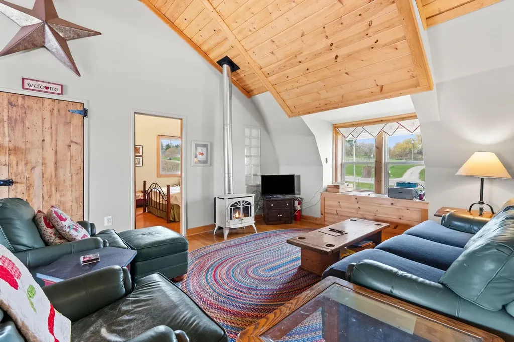 11751 Center Road Peninsula Township MI 49686