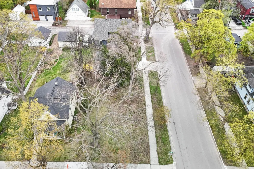 302 W Tenth Street Traverse City City MI 49684