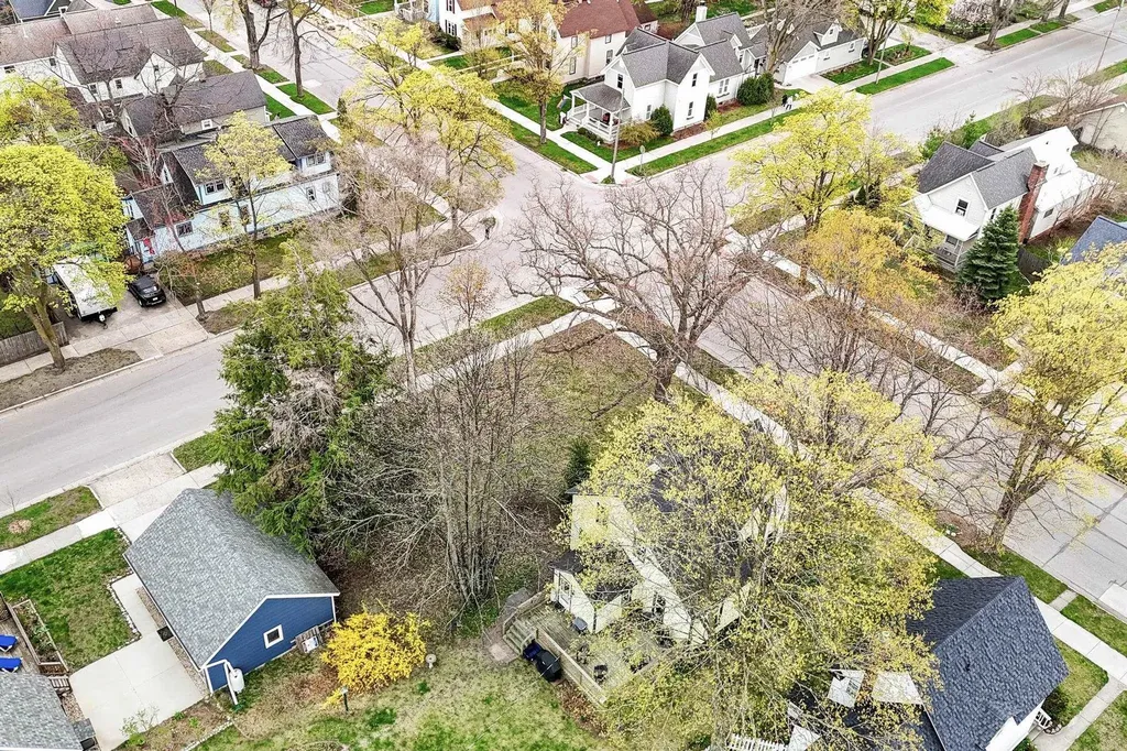 302 W Tenth Street Traverse City City MI 49684