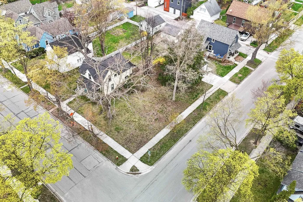 302 W Tenth Street Traverse City City MI 49684