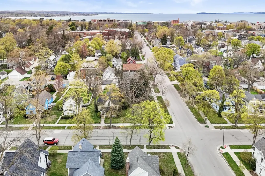 302 W Tenth Street Traverse City City MI 49684
