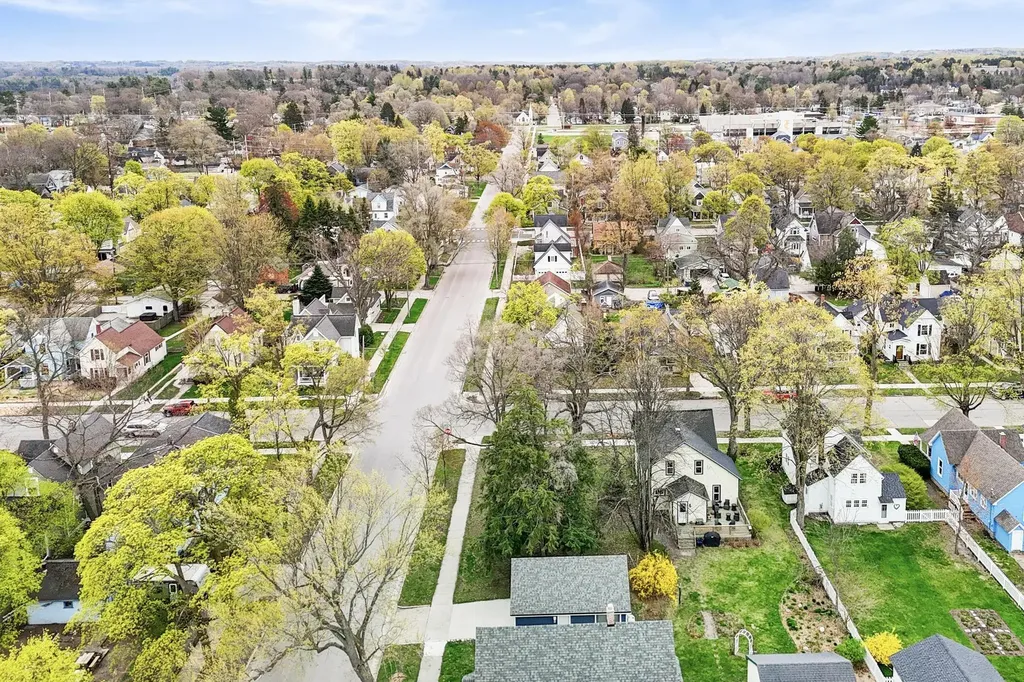 302 W Tenth Street Traverse City City MI 49684