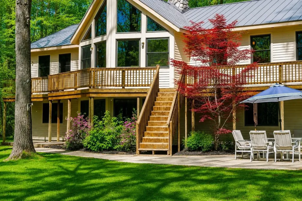 125 Dubonnet Trail Green Lake Township MI 49643