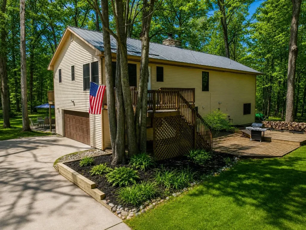 125 Dubonnet Trail Green Lake Township MI 49643