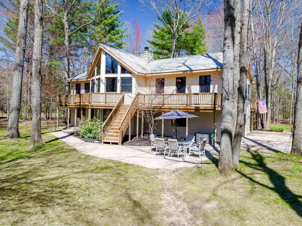 125 Dubonnet Trail Green Lake Township MI 49643