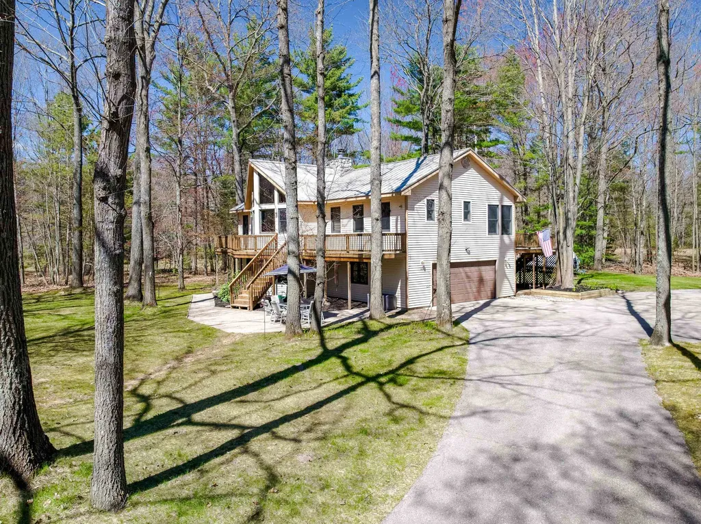 125 Dubonnet Trail Green Lake Township MI 49643