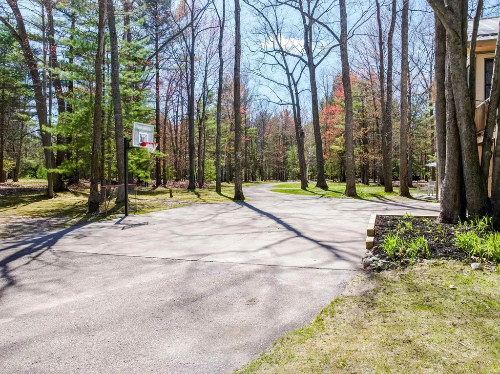 125 Dubonnet Trail Green Lake Township MI 49643